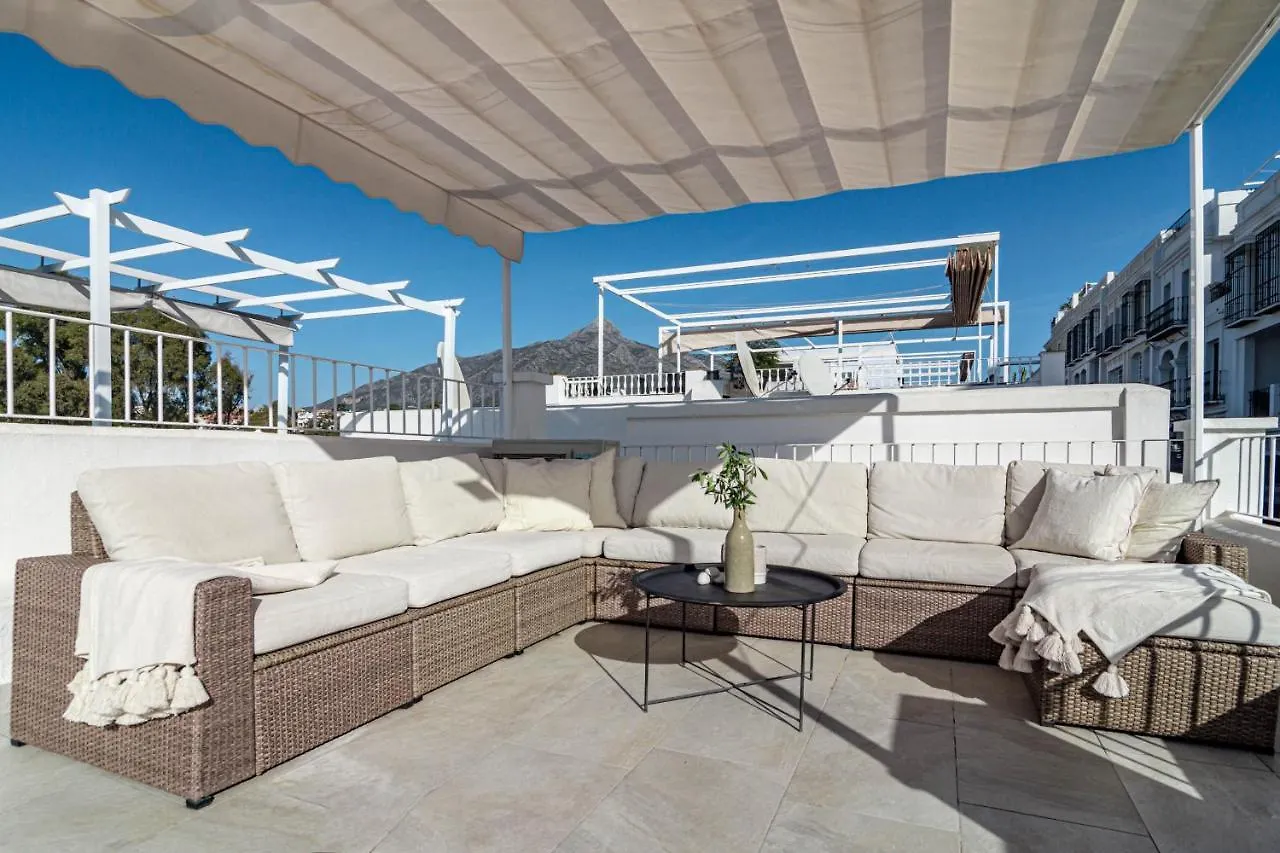 מארבלה Stunning 2 Bedroom Townhouse With Serene Terrace And Charming Mountain Views ספרד
