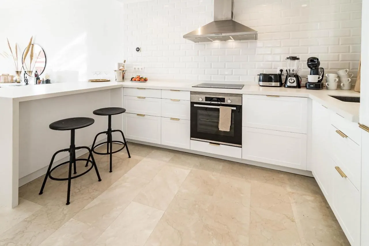 מארבלה Stunning 2 Bedroom Townhouse With Serene Terrace And Charming Mountain Views 0*,  ספרד