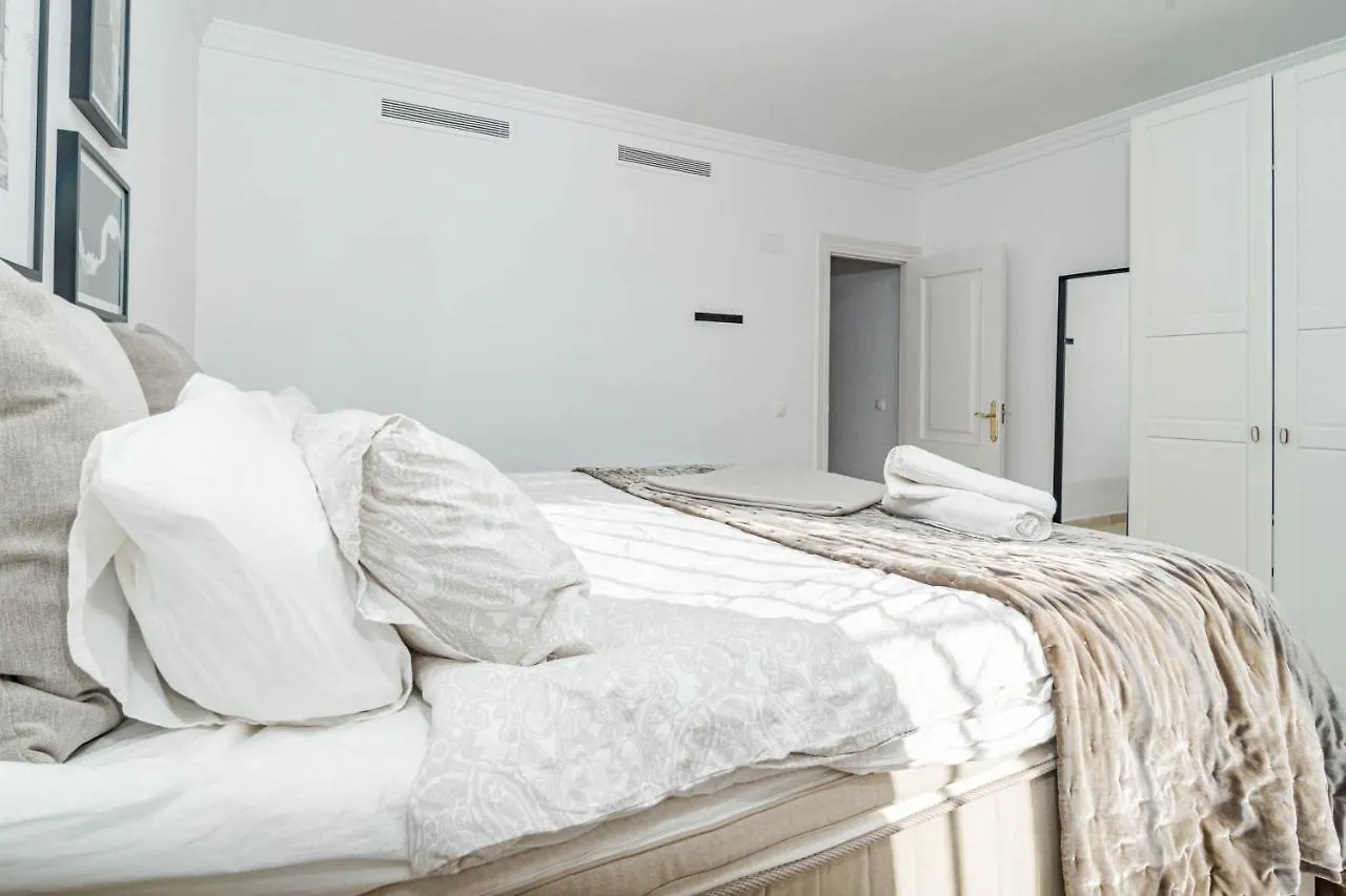 מארבלה Stunning 2 Bedroom Townhouse With Serene Terrace And Charming Mountain Views 0*,