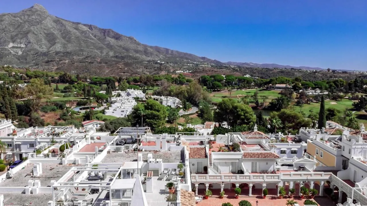 מארבלה Stunning 2 Bedroom Townhouse With Serene Terrace And Charming Mountain Views