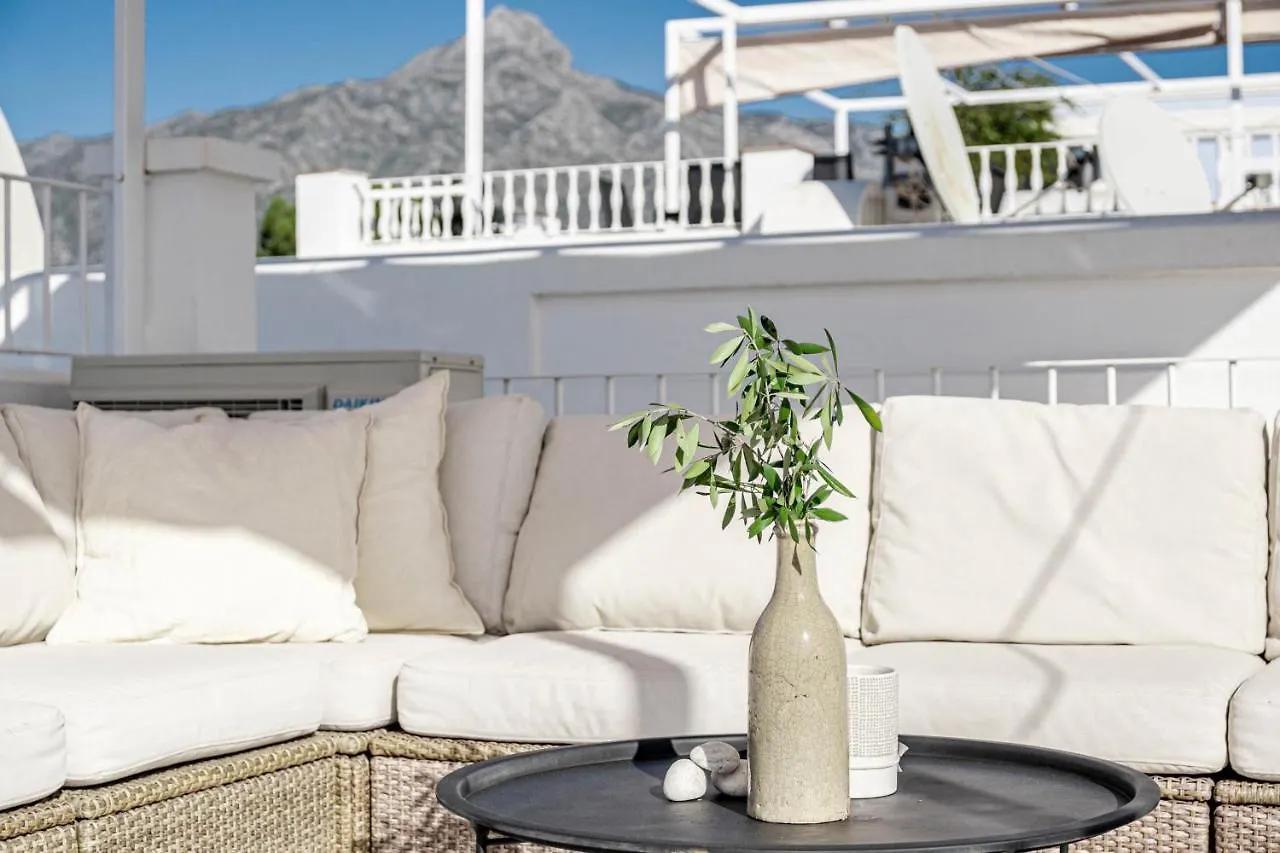 מארבלה Stunning 2 Bedroom Townhouse With Serene Terrace And Charming Mountain Views