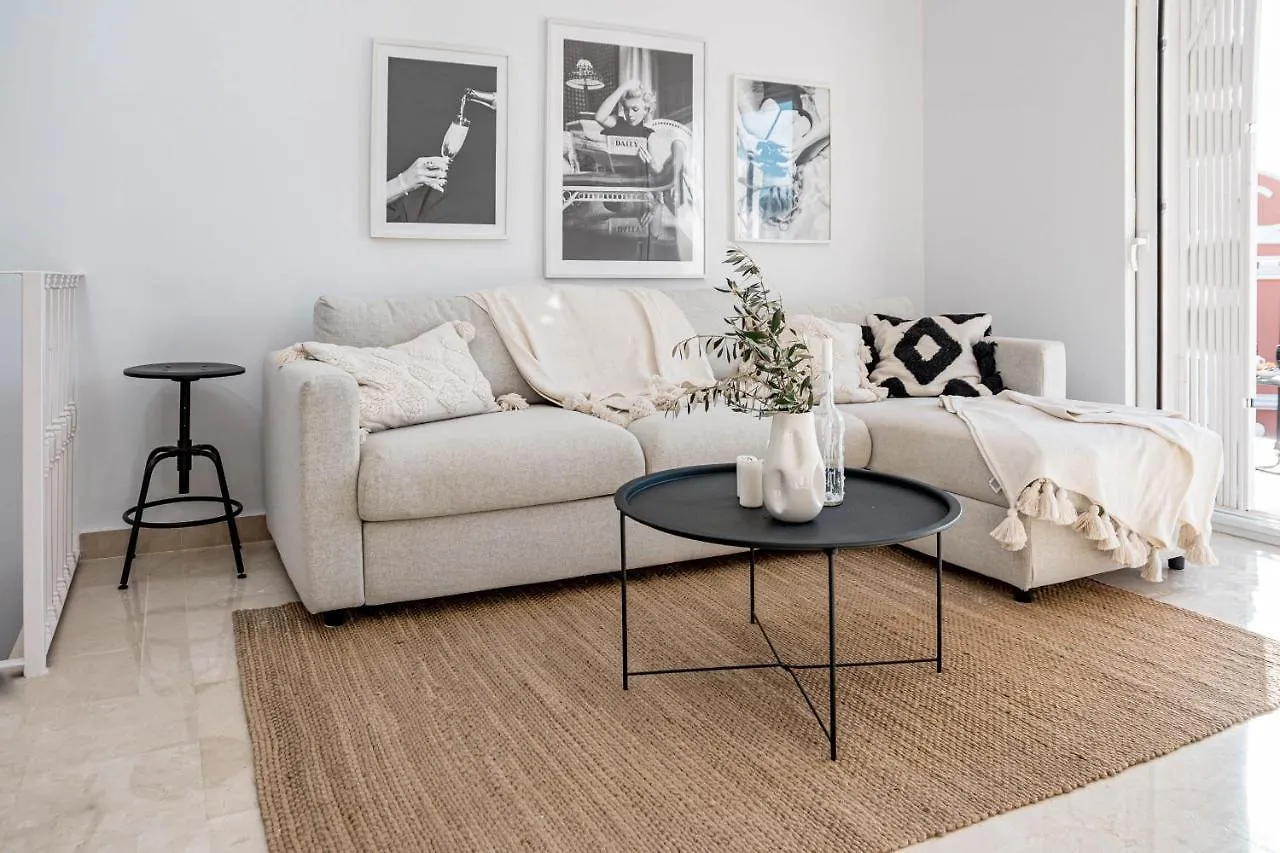 מארבלה Stunning 2 Bedroom Townhouse With Serene Terrace And Charming Mountain Views בית נופש