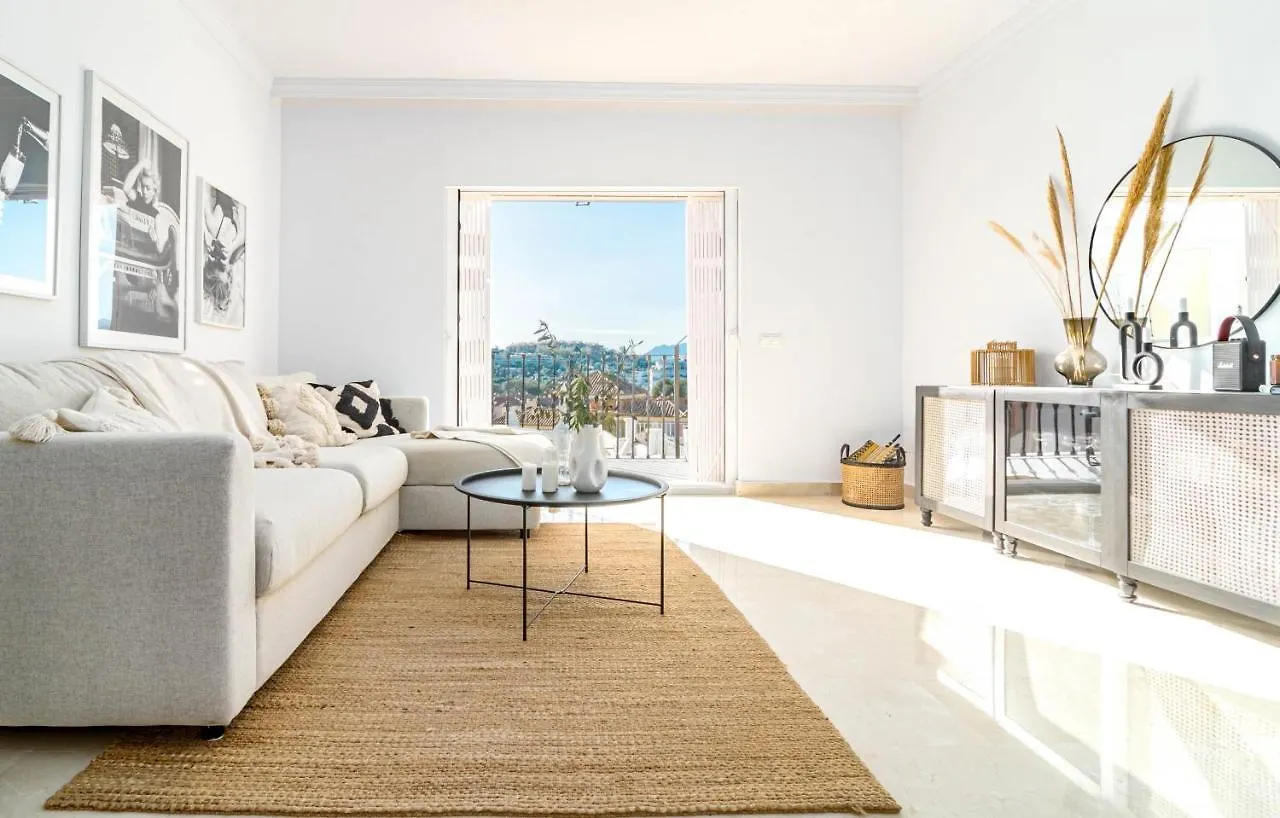 Stunning 2 Bedroom Townhouse With Serene Terrace And Charming Mountain Views Марбелья Дом отдыха