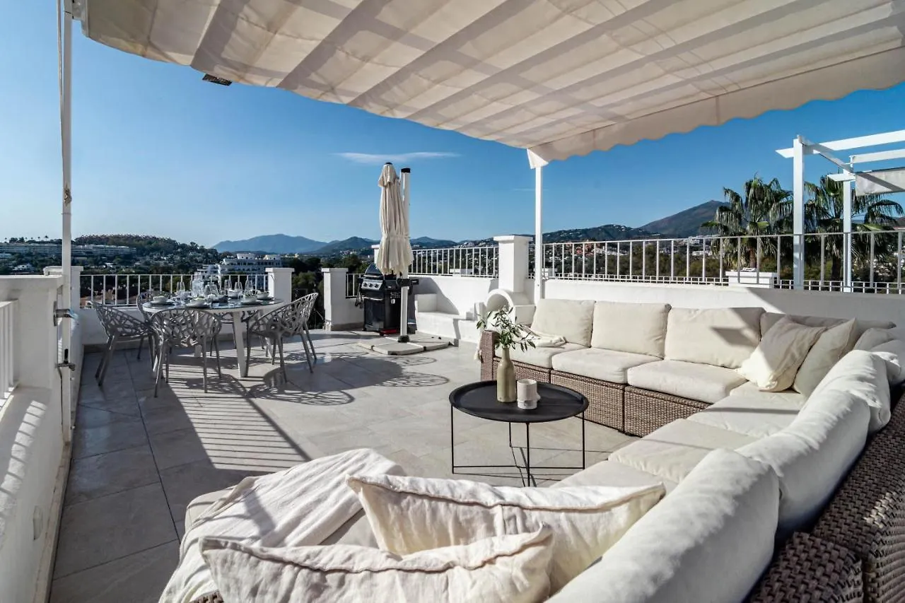 Дом отдыха Stunning 2 Bedroom Townhouse With Serene Terrace And Charming Mountain Views Марбелья
